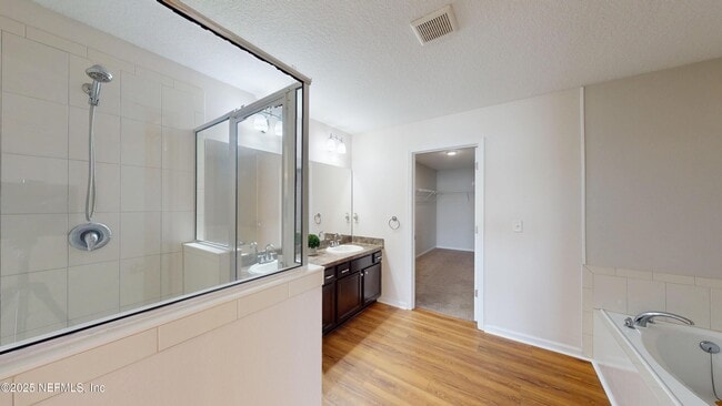 Building Photo - 5000 Magnolia Valley Dr