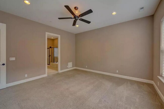 Building Photo - Cates Ave Fourplex