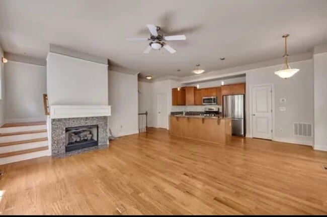 Building Photo - 1390 Dutch Valley Pl NE