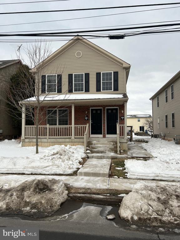 Building Photo - 414 W 7th St