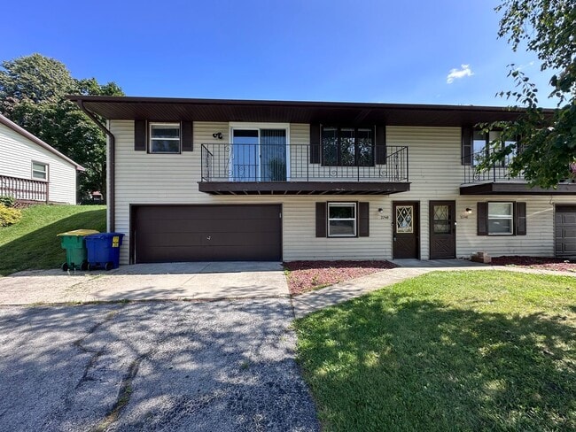 Building Photo - 2746 Nicolet Dr