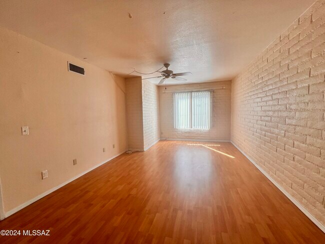 Building Photo - 8450 E Old Spanish Trail