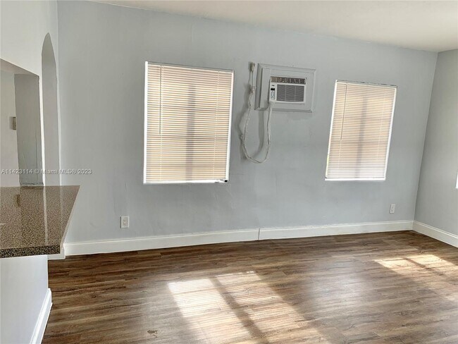 Building Photo - 2316 Madison St