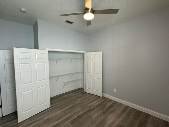 Building Photo - Completely remodeled 4 Bedroom 2 Bath sing...