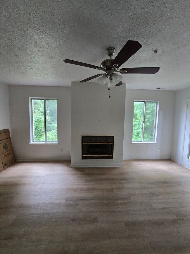 Building Photo - 3371 Galleria Dr