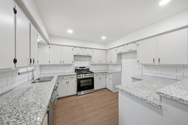 Building Photo - 5002 Cedar Creek Dr