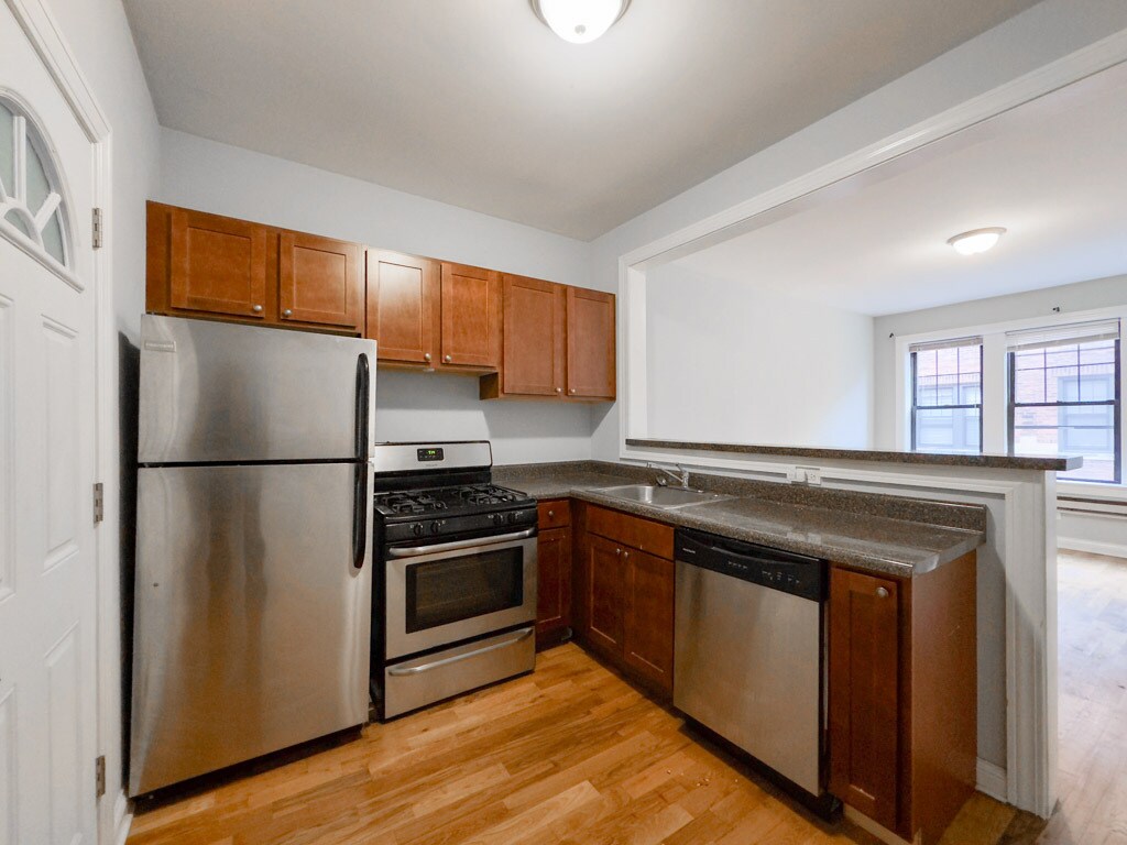 Building Photo - 4424 N Wolcott Ave