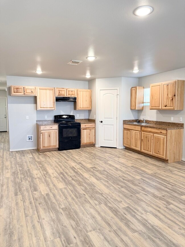 Building Photo - 1716 E 14th St