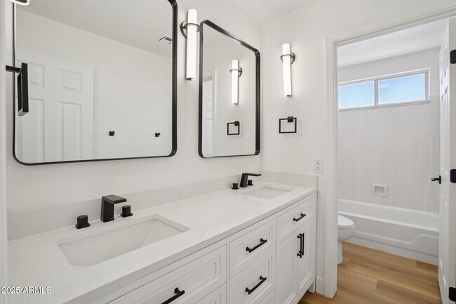 Building Photo - 5953 W Aurora Dr