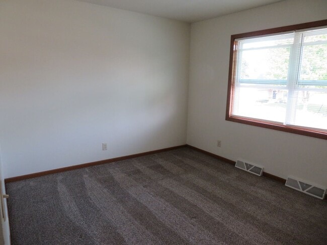 Building Photo - Harry Roethle Briarwood Duplex