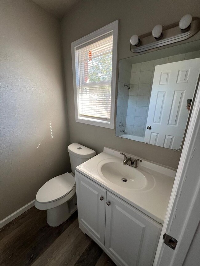 Building Photo - 1917 26th St