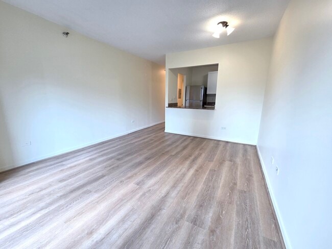 Building Photo - 400 N La Salle Dr