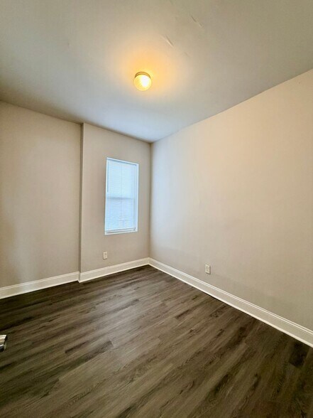 Building Photo - 1824 N 54th St