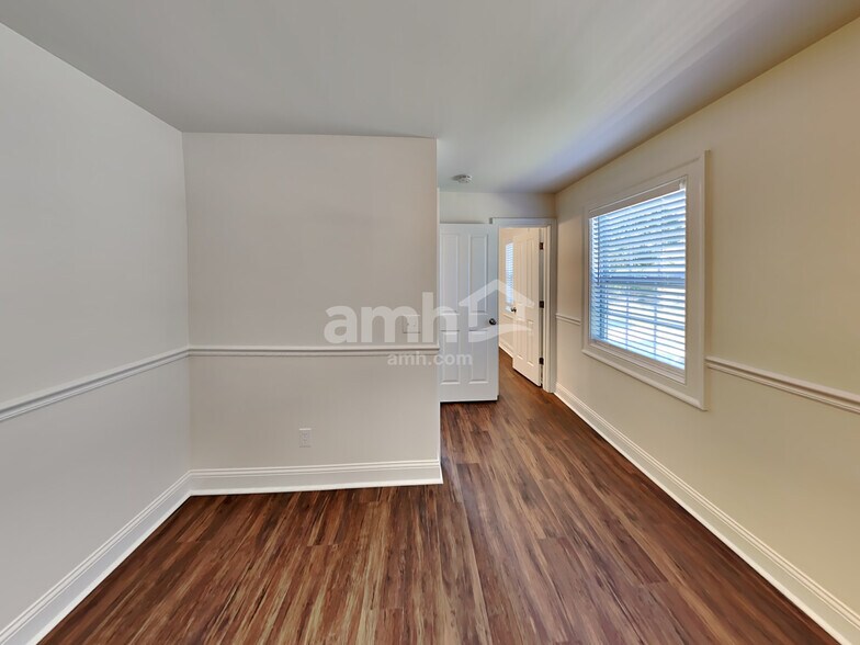 Building Photo - 155 Birchwood Pass