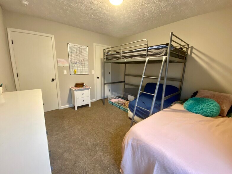 Building Photo - 1095 Mountain Springs Dr NW