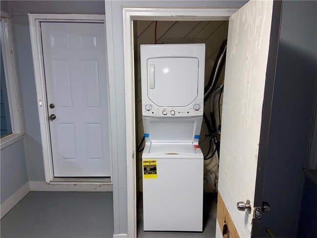 Building Photo - 108 Lambert Dr