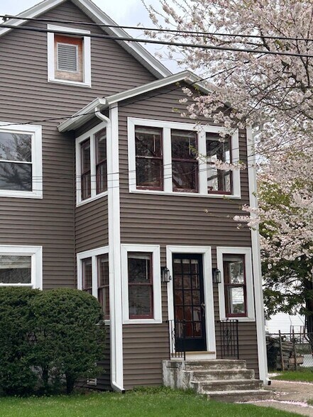 Building Photo - 4 Princeton Ave