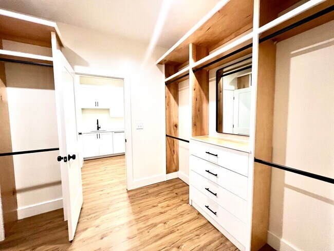 Building Photo - Gorgeous Modern Home In Village Glen