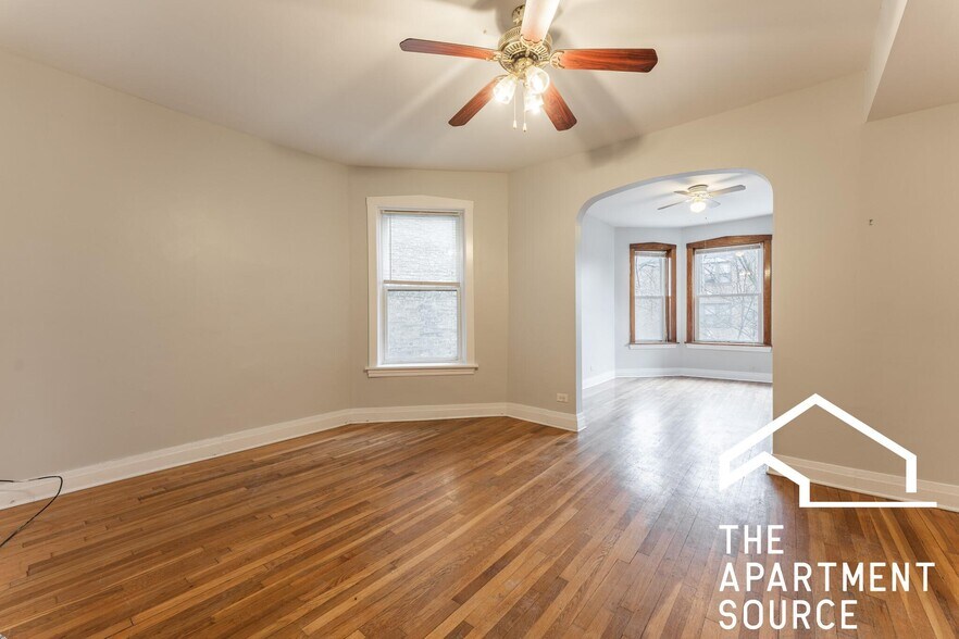 Primary Photo - 1317 W Foster Ave