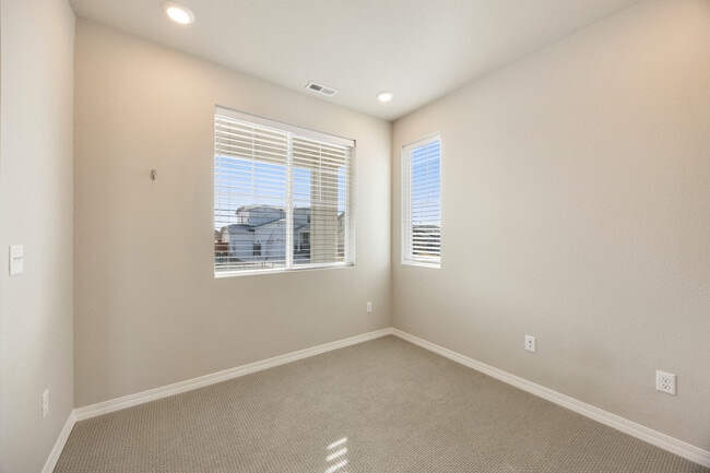 Building Photo - 10886 Rolling Peaks Dr