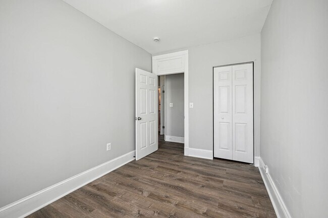 Building Photo - Newly Renovated 5BR/2BA Brownstone, Washer/Dryer