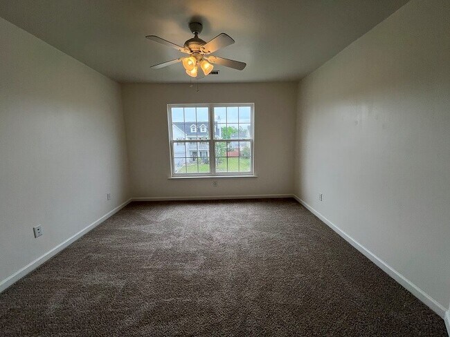 Building Photo - 570 Batty Way