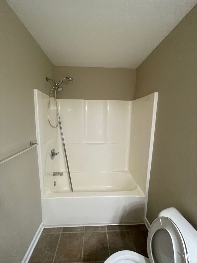 Building Photo - 3 bed, 2 bath, 2 car garage townhouse w/ bonus room in West Knoxville