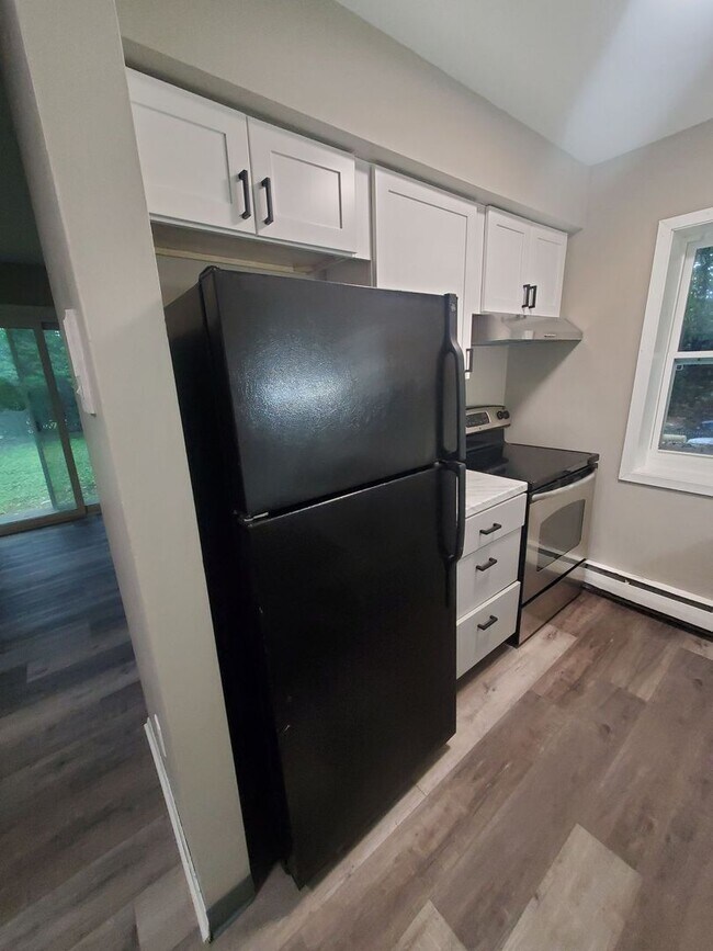 Interior Photo - 1710 Elder St. (10 Unit)