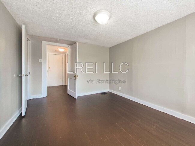 Building Photo - 311 S 38th St