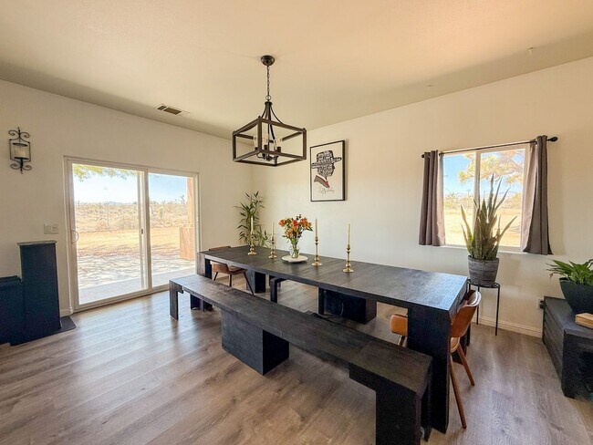 Building Photo - Beautiful Yucca Mesa Home