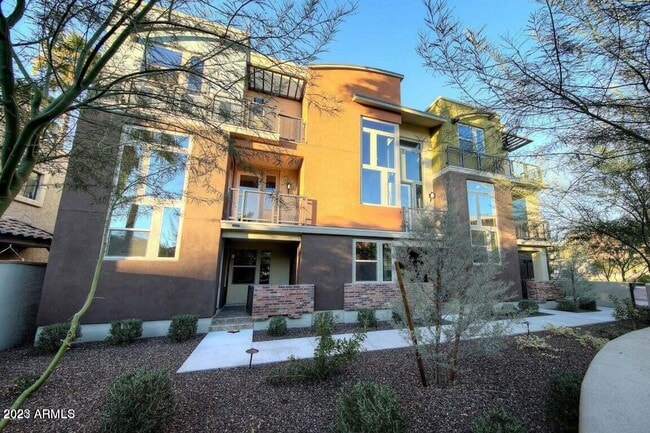 Building Photo - 4816 N Woodmere Fairway