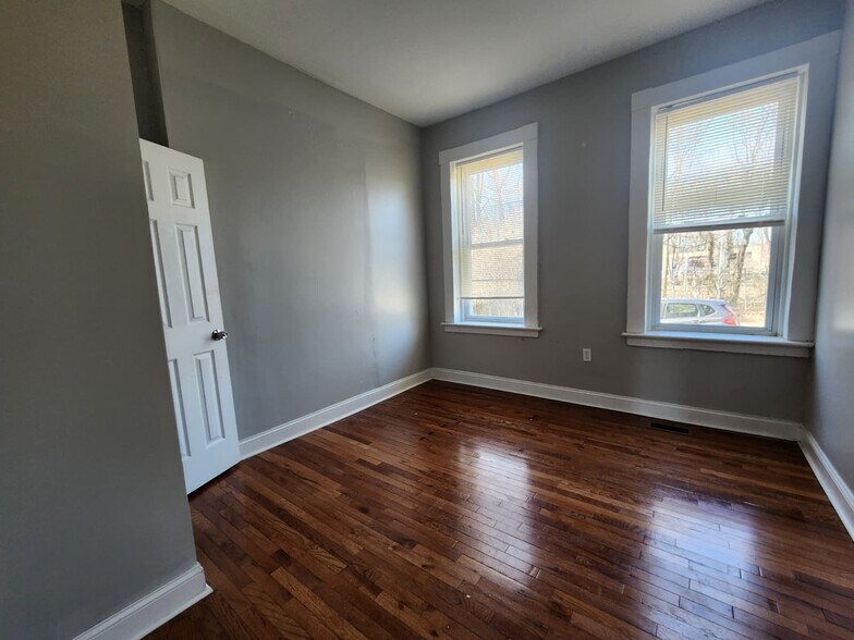 Building Photo - 43 William St