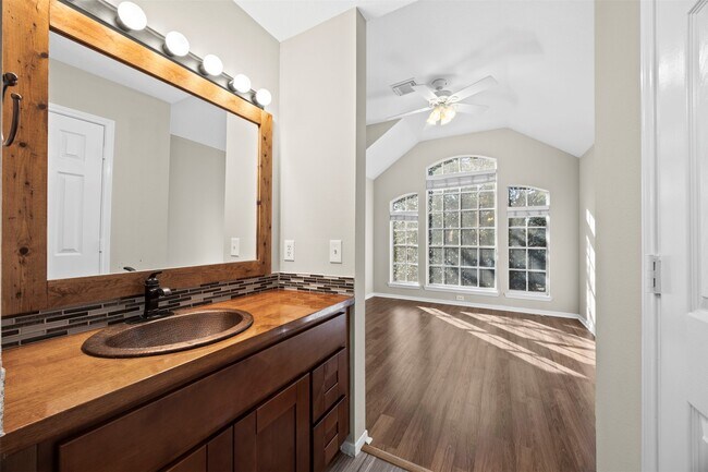 Building Photo - 11118 Sprucedale Ct