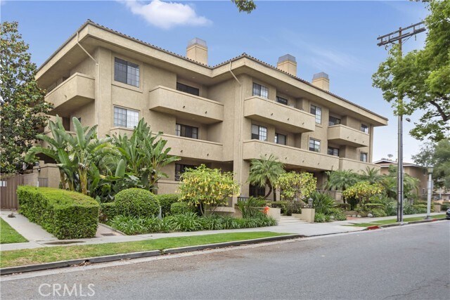 Building Photo - 221 S Oak Knoll Ave
