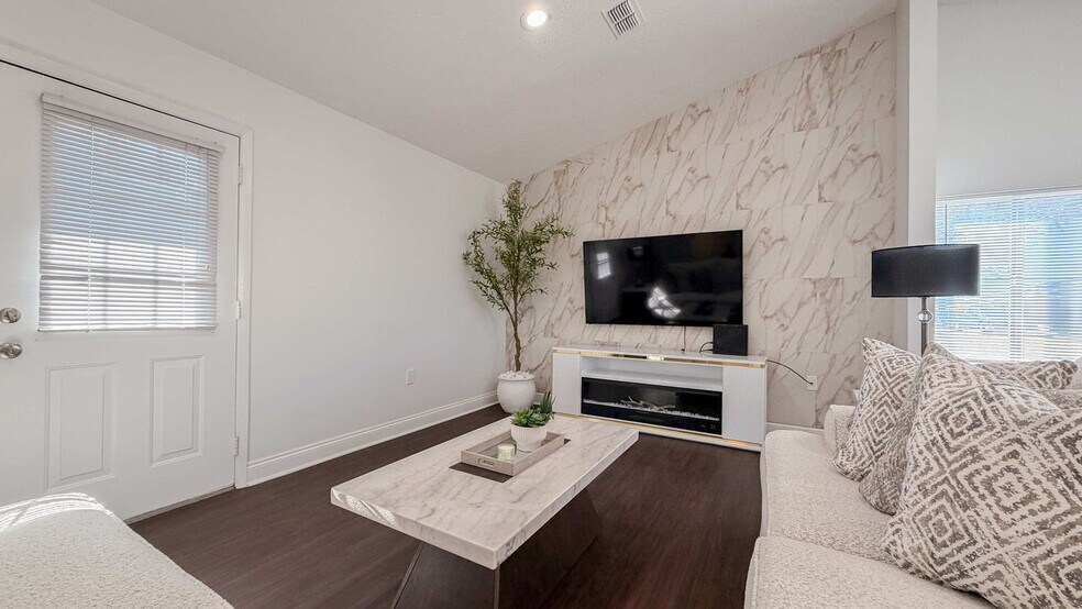 Building Photo - 300 W 23rd Pl