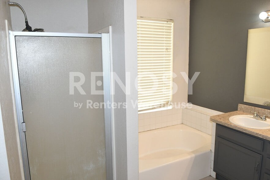 Building Photo - 3049 E Siesta Ln