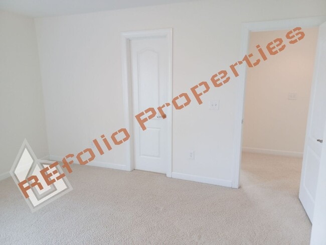 Building Photo - Lovely 5 Bedroom 4 Bathroom Single Family ...