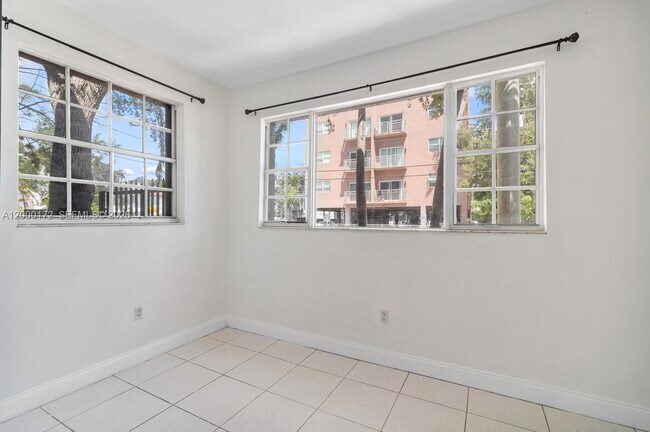 Building Photo - 536 NE 62nd St