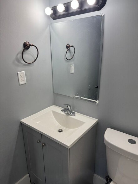 Building Photo - 7722 Park Dr