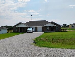 Building Photo - 208 Hoover Ln