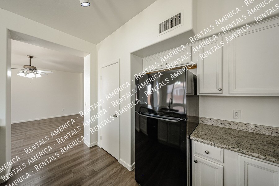 Building Photo - 8757 E Lomita Ave