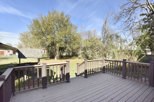 Building Photo - 5741 W Cedar Ave