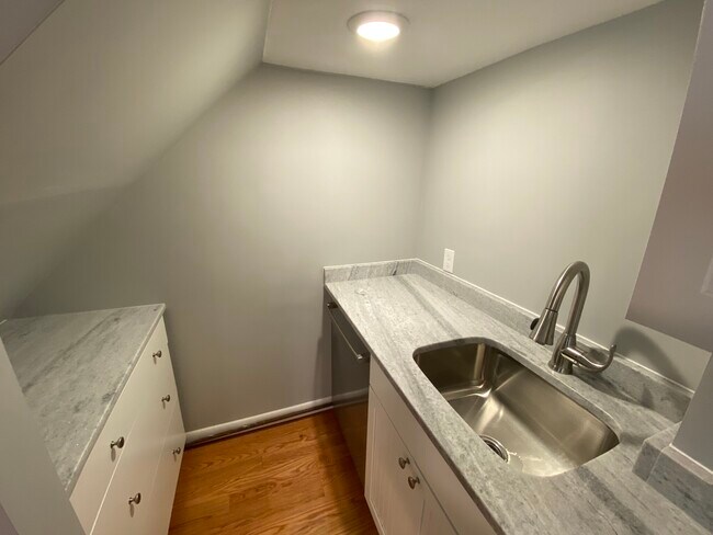 Building Photo - 73 Hall Ave