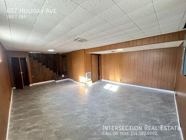 Building Photo - 607 Holiday Ave