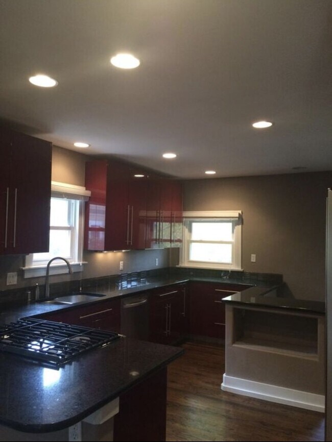 Building Photo - Charming Wash Park bungalow!  Available 08-15-2026