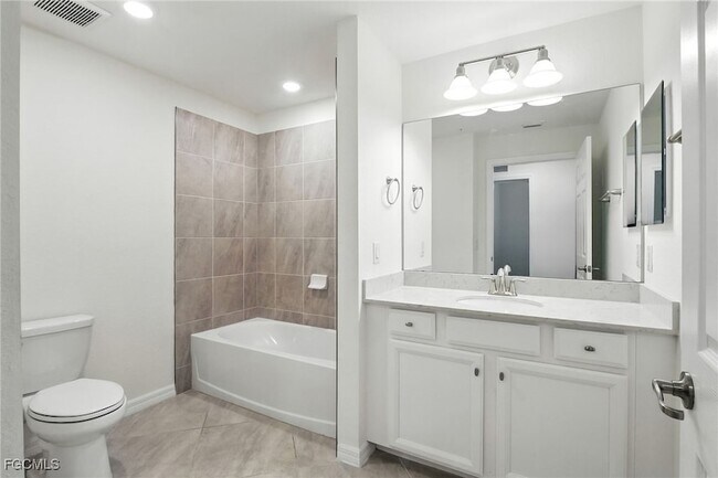 Building Photo - 12039 Hawthorn Lake Dr