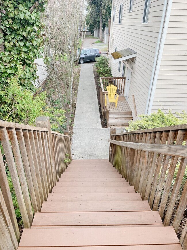 Building Photo - 313/315 Gladstone St