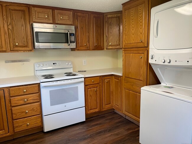 Building Photo - 161 Hoadley Rd