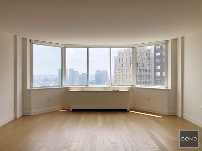 Building Photo - 420 E 54th St