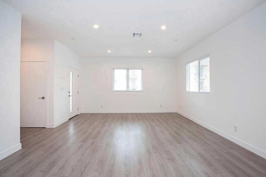 Building Photo - 5024 1/2 Cleon Ave